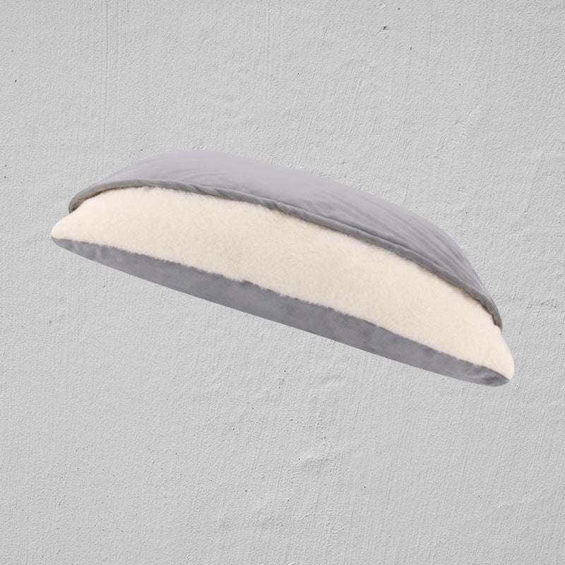 Removable resistant pet sleeping bag